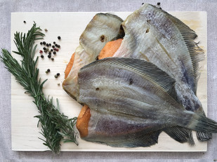 Жерех (бабочка) холодного копчения: Камбала камчатская вяленая с икрой