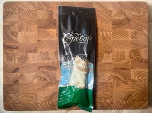 Сыр Чечил паутинка (аджика)  500 гр.: Сыр 100 гр ГОРНЫЙ СЫРОВАР (Косичка с укропом и чесноком)